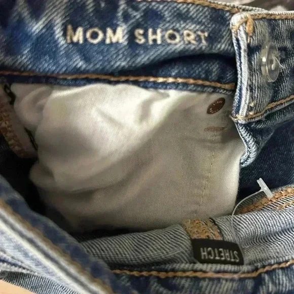 3/$30 American Eagle Mom Jean Shorts Medium Wash 90s Grunge Size 0 - Picture 7 of 7